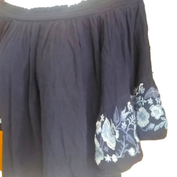 2/25 Hollister Navy Off the Shoulder Crop Top Embroidered Bell Sleeve Sz. M Boho - Picture 5 of 11